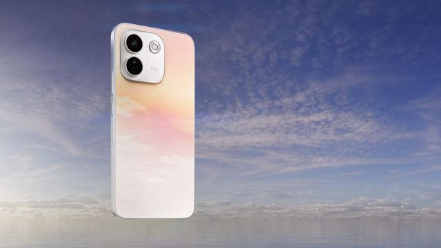 Redmi Note 17 Pro Max 5G visto por detrás, con su módulo de cámaras, sobre un fondo de cielo