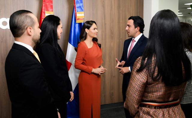 Ejecutivos de ConstruMedia y Scotiabank conversan durante el encuentro sobre la Expo Feria Inmobiliaria