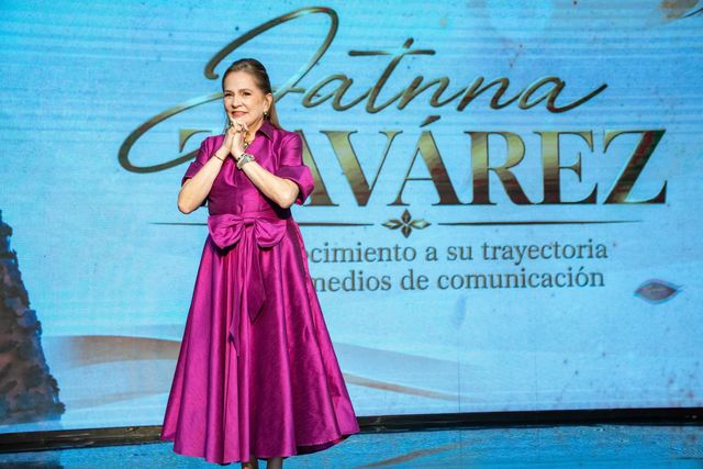 Jatnna Tavárez recibe el reconocimiento por su trayectoria en los medios
