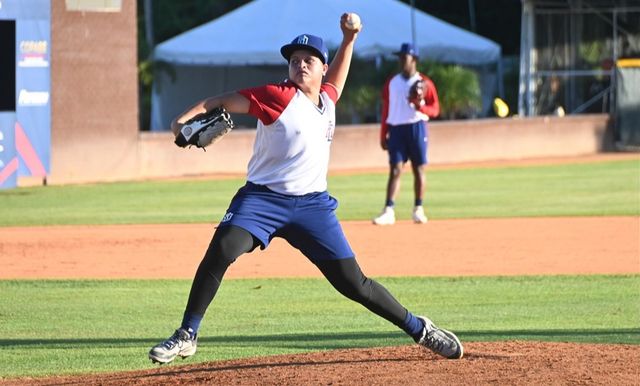 Un lanzador con el uniforme dominicano en el Campeonato Panamericano Sub-18 en IPL Academy