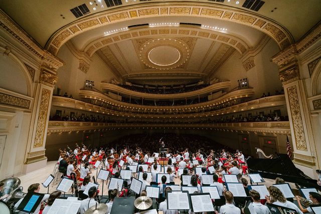 La orquesta juvenil NYO2 sobre el escenario de Carnegie Hall