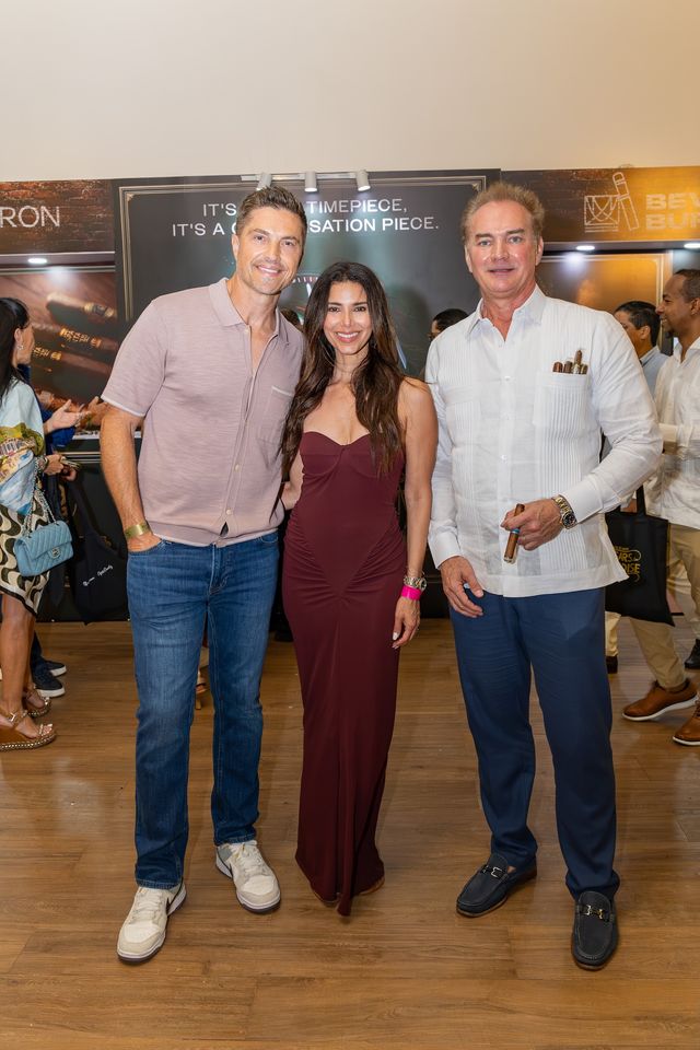Eric Winter, Roselyn Sánchez y Jason Kycek en el festival Cigars in Paradise