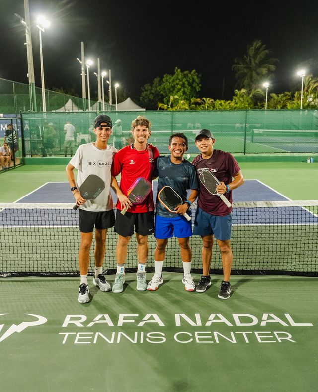 Enmanuel Dickson y Samy Dickson, segundo lugar, junto a los campeones del torneo