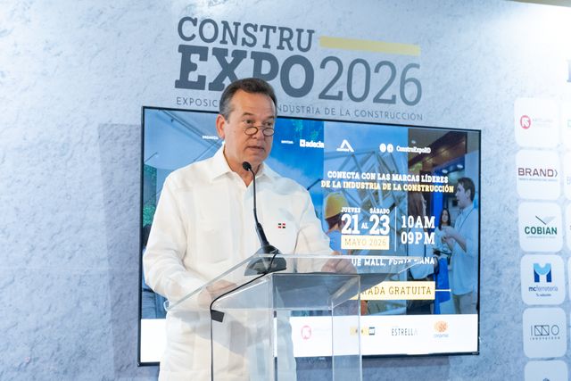 Víctor «Ito» Bisonó, ministro de Vivienda, Hábitat y Edificaciones, durante su discurso