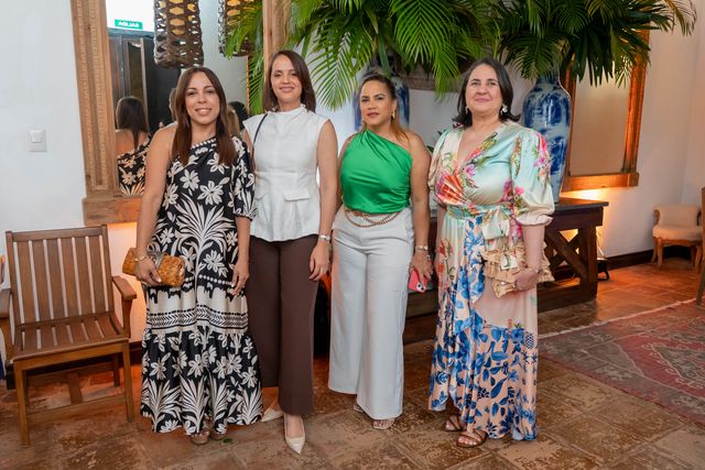 Licelot Cuevas, Ana Balbuena, Luz González y Nydia Alegría