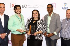 Premian a jóvenes estudiantes universitarios emprendedores