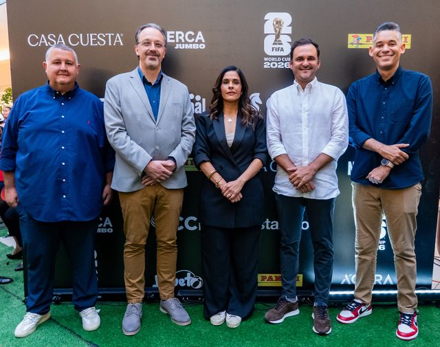 Jorge Allen Bauger, Hans Kuehn, Madelyn Martínez, Avelino Cuadra y Dámaso García en el lanzamiento del álbum Panini del Mundial 2026