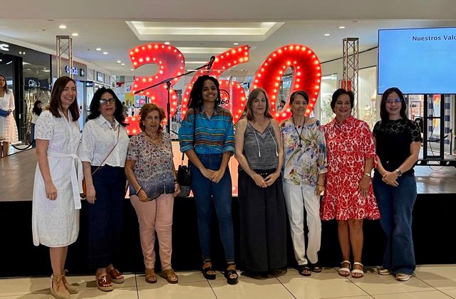 MUJERES EN ACUARELA