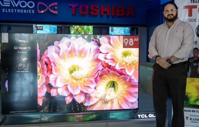 Radiocentro trae a RD el televisor más grande al país