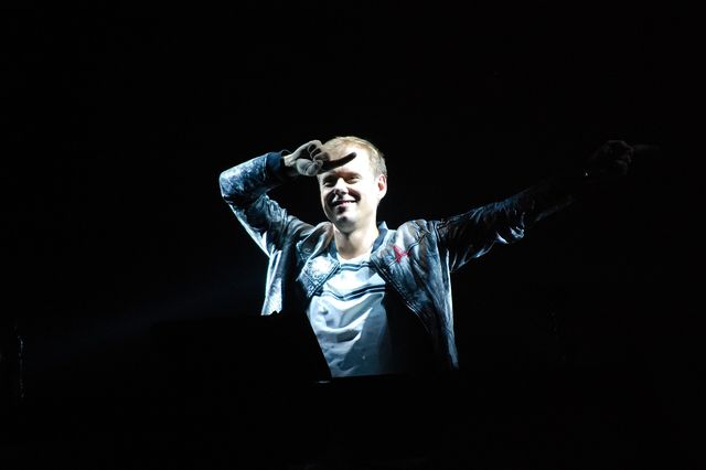 Armin van Buuren en la cabina durante su espectáculo Armin Only Embrace en 2017