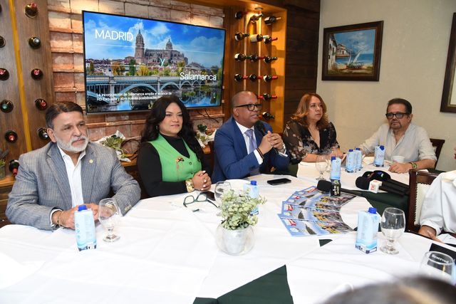 Encuentro con la prensa de RD Exquisita 2027 en el restaurante Mesón de Iberia