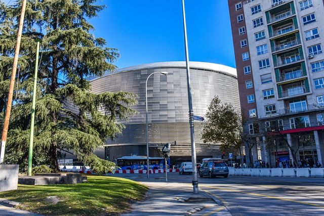 Fachada del estadio Santiago Bernabéu renovado, en Madrid