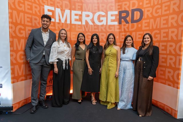 Moisés Perdomo, Estela Coiscou, Aura Pérez, Carmen Ortiz, Yuribell Chez, Christina Luka y Masiel Santana
