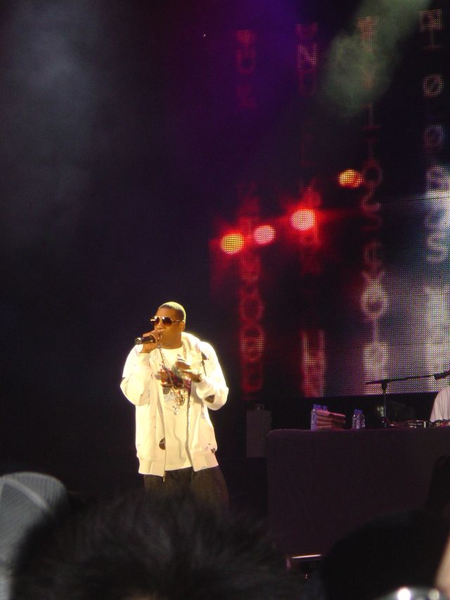 Jay-Z canta en concierto en 2006
