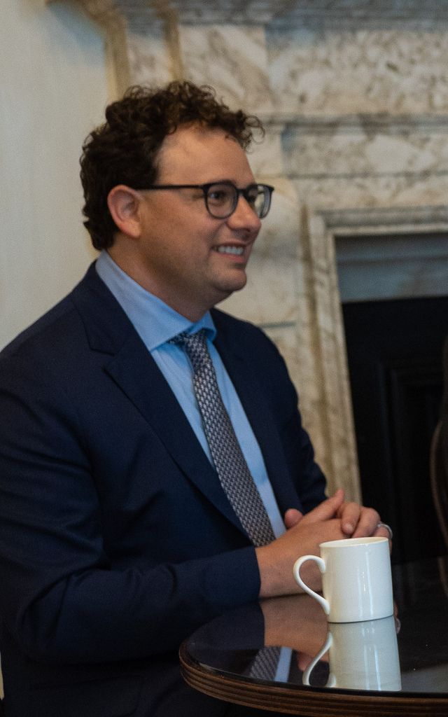 Dario Amodei, director ejecutivo de Anthropic, durante una reunión en el número 10 de Downing Street en 2023