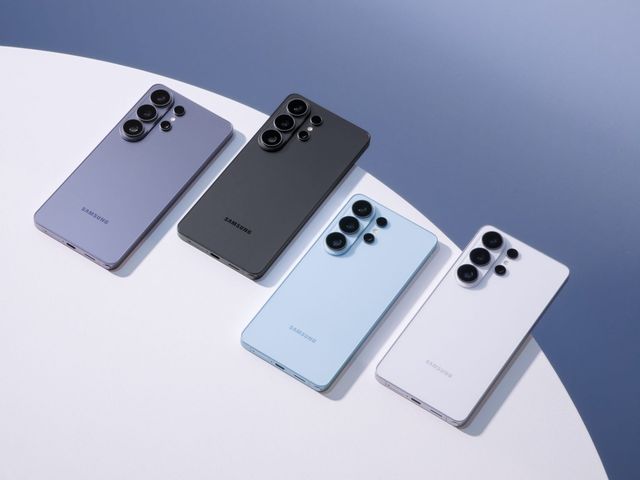 La familia de colores del Galaxy S26 Ultra, vista de frente y por detrás