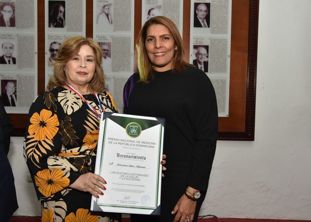 Reconocen labor de Referencia Laboratorio Clínico