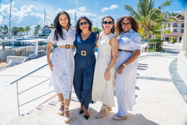 Laura Guerrero, Delvair Amarilla, Layla de la Cruz e Indhira Castillo en el encuentro de Puerto Bahía
