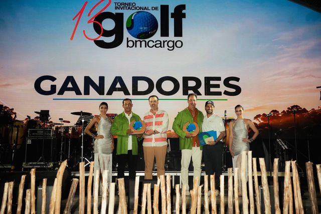 César Rodríguez y Marcel Olivares, campeones Overall Gross, junto a Ramsés Atallah y Frank Elías Rainieri
