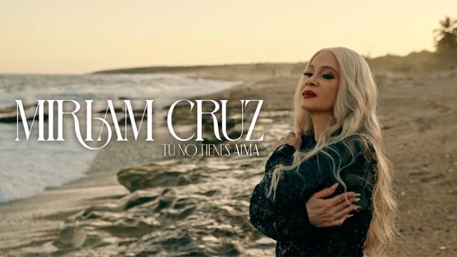 Miriam Cruz frente al mar en el video de «Tú No Tienes Alma»