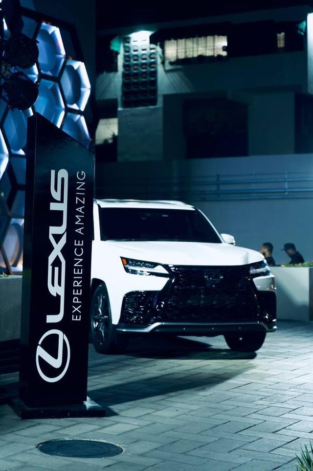 Lexus nos sumerge dentro de su mundo de lujo y presenta This is Lexus