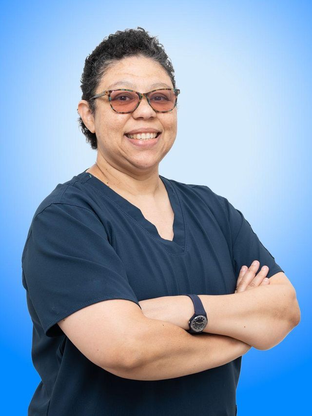 La doctora Tomanna Peña, radiooncóloga de RADONIC, de brazos cruzados