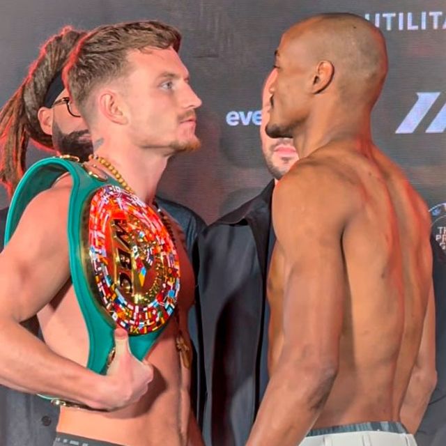 Dalton Smith, con el cinturón verde y oro del CMB, frente a frente con Alberto Puello