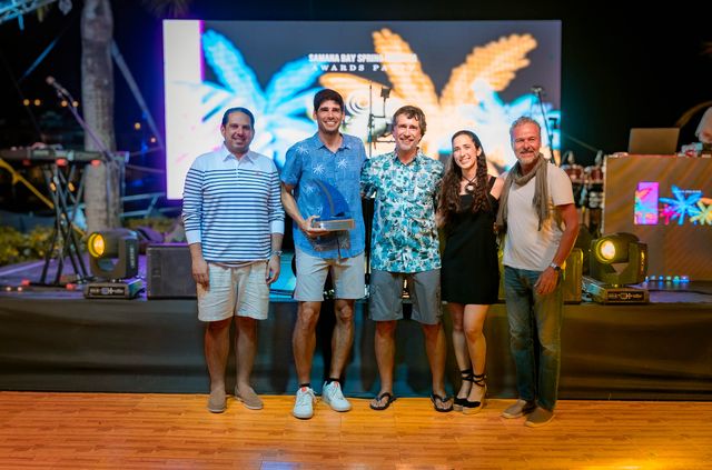 Jorge Dargam, Raúl Aguayo, Eduardo Verdeja, Ana Bancalari y Alejandro Irigoyen en la premiación de la Samaná Bay Spring Regatta 2026