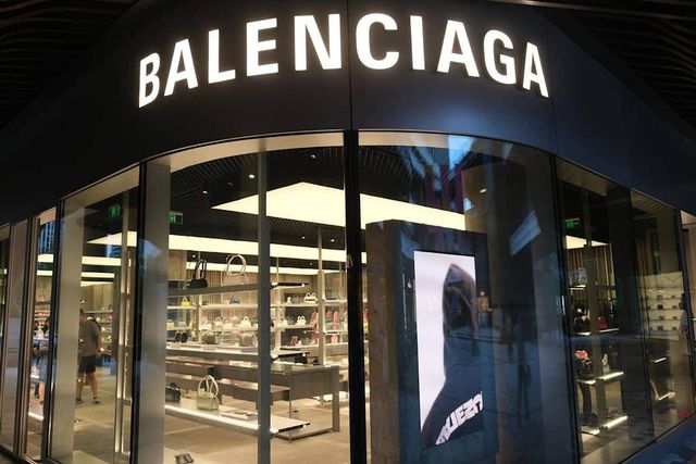 Así reaccionó Balenciaga ante críticas contra su campaña