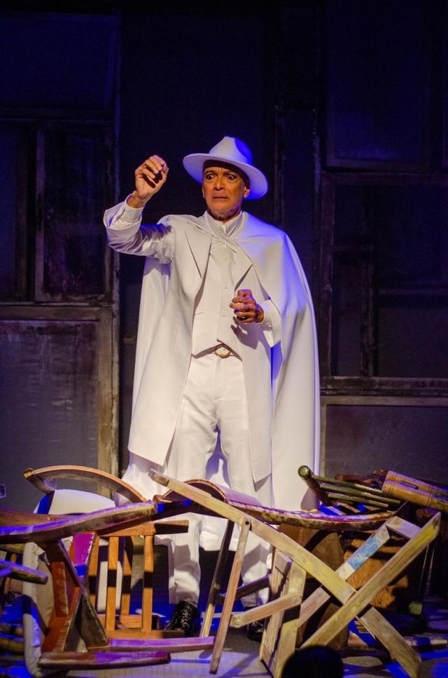 “Las Sillas”, una excelente puesta en escena con actuaciones de primera