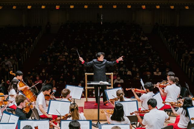 La National Youth Orchestra 2 de Carnegie Hall en concierto, con el público al fondo