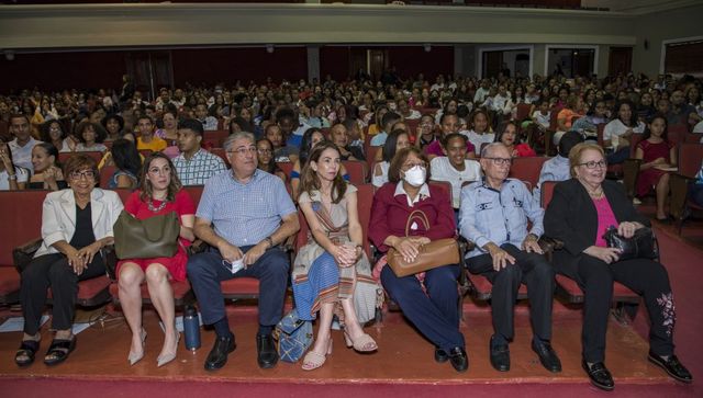 Centro Cuesta Nacional reconoce el esfuerzo de hijos de sus colaboradores