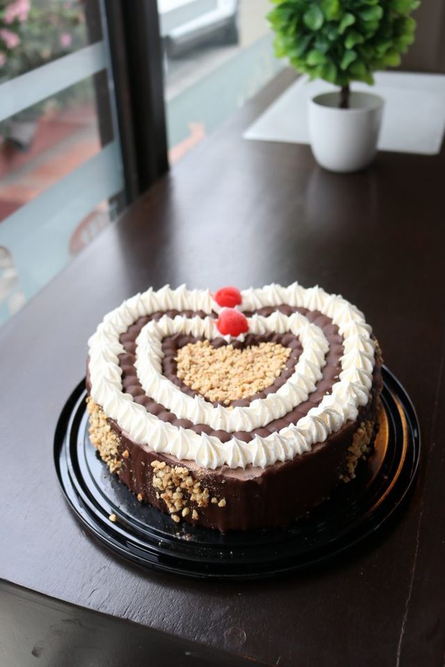 Helados Valentino invitan a sorprender a tu persona especial con sus tartas de Corazón