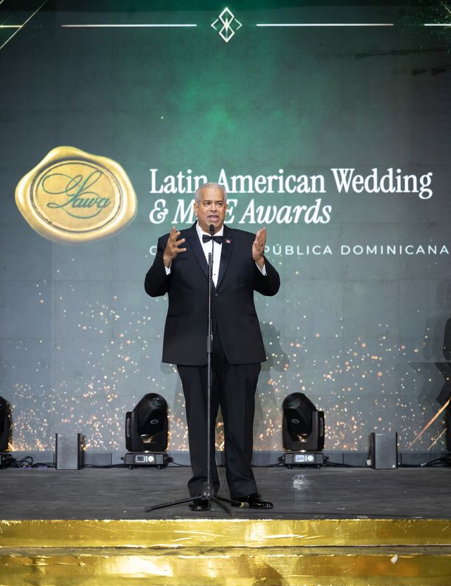 Pedro Vargas, director de LAWA capítulo República Dominicana, habla en la tarima