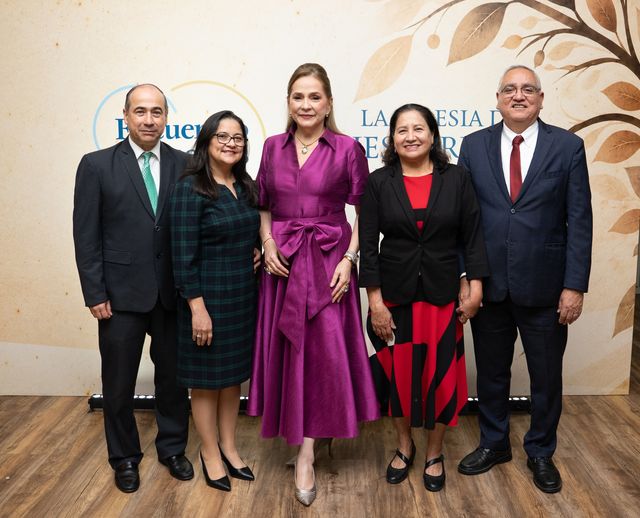 Valeri V. Cordón, Glenda Cordón, Jatnna Tavárez, Carmen Montoya y Hugo Montoya