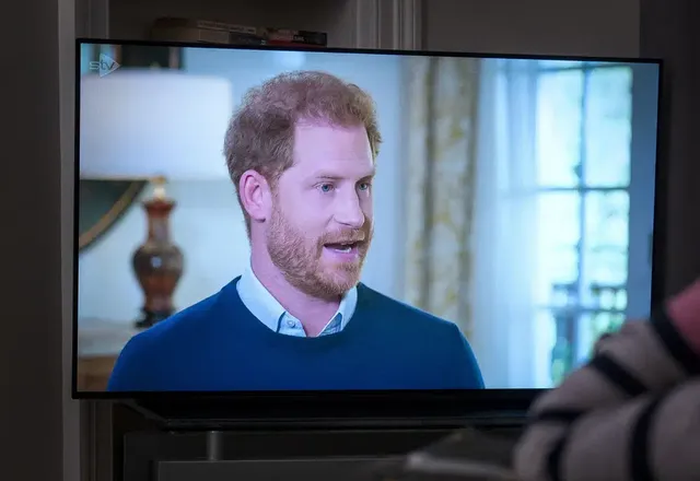 Príncipe Harry acusa a la realeza por el dolor de Meghan