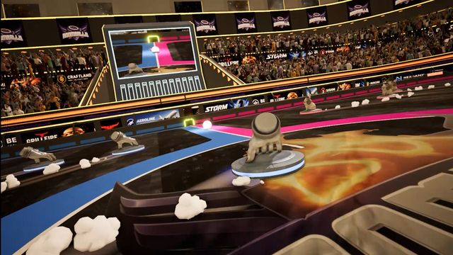 Robot de Roomballs en una arena iluminada con pantalla gigante