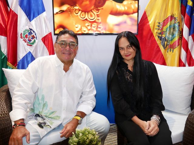 Miguel Calzada León y Muriel Alfonseca, cónsul honoraria de Sri Lanka, en Vacaciones CTN Expo Feria 2026