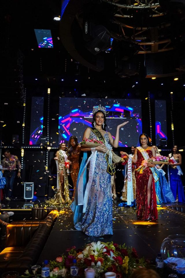 Marie Marine logra corona Miss Christmas RD 2022