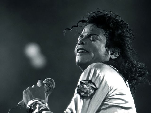 Michael Jackson actúa en el estadio de Viena durante el Bad World Tour en junio de 1988