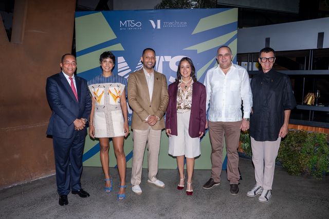 Catalino Correa, Ichanell Rodríguez, Carlos Machuca, Sophia Sanabria, Alexis Victoria Yeb y Sócrates McKinney en la presentación del MTS Fashion Week