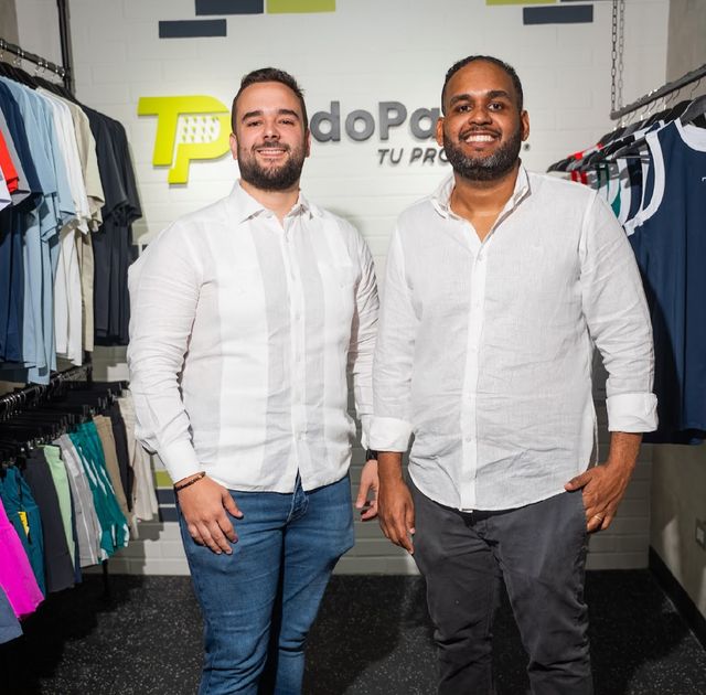 Martín Hernández y Carlos Acosta, fundadores de Todo Pádel, en la tienda