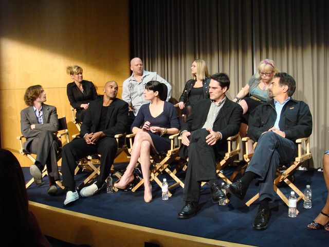 Elenco de «Criminal Minds» posa en un encuentro con el público en el Paley Center en 2008