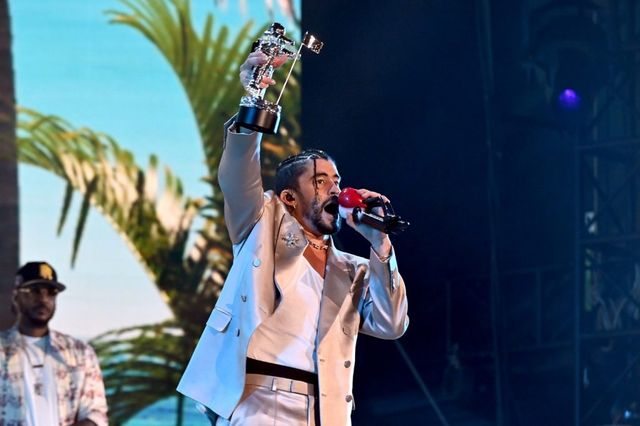 Bad Bunny hace historia en los MTV VMA