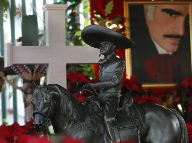 Vicente Fernández fue recordado con nostalgia y mariachis