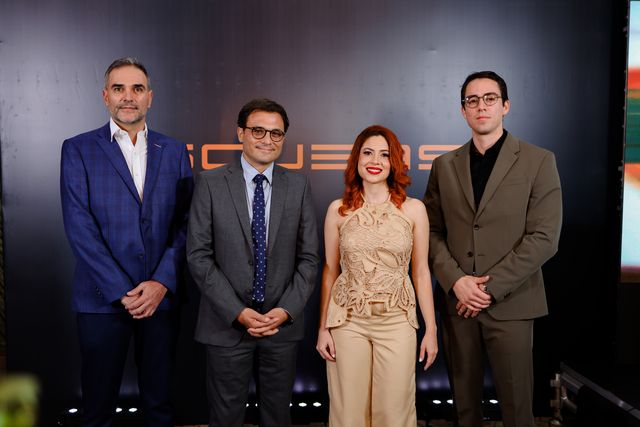 Alfredo Cabrero, Sébastien Proux, Ashley Portes y Héctor Muñoz en el lanzamiento de la familia híbrida SOUEAST DM