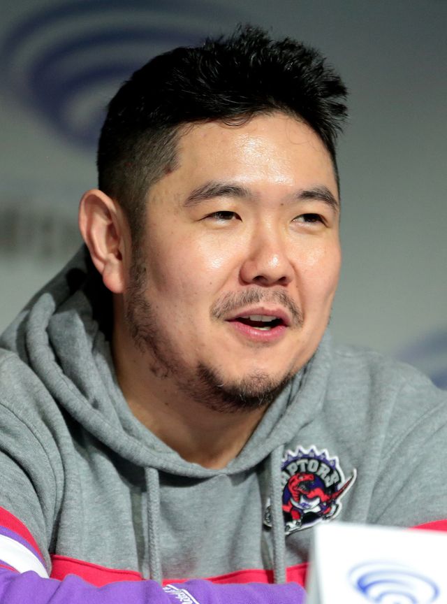 Eric Bauza habla en un panel de la WonderCon 2018 en Anaheim, California