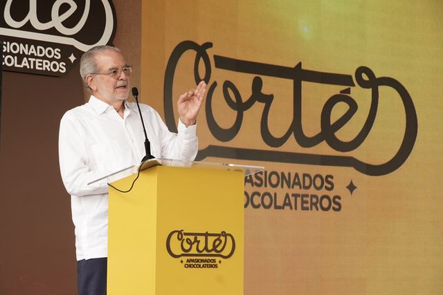 Ignacio Cortés Gelpí, presidente de Cortés Hermanos, habla desde el podio