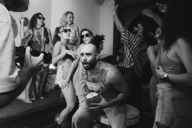 Chileno David Deflores lanza “Agüita de Coco”: una explosión musical tropical