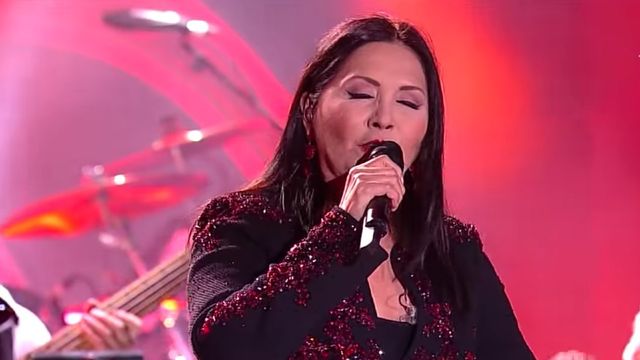 Por esta razón abuchearon a la cantante Ana Gabriel